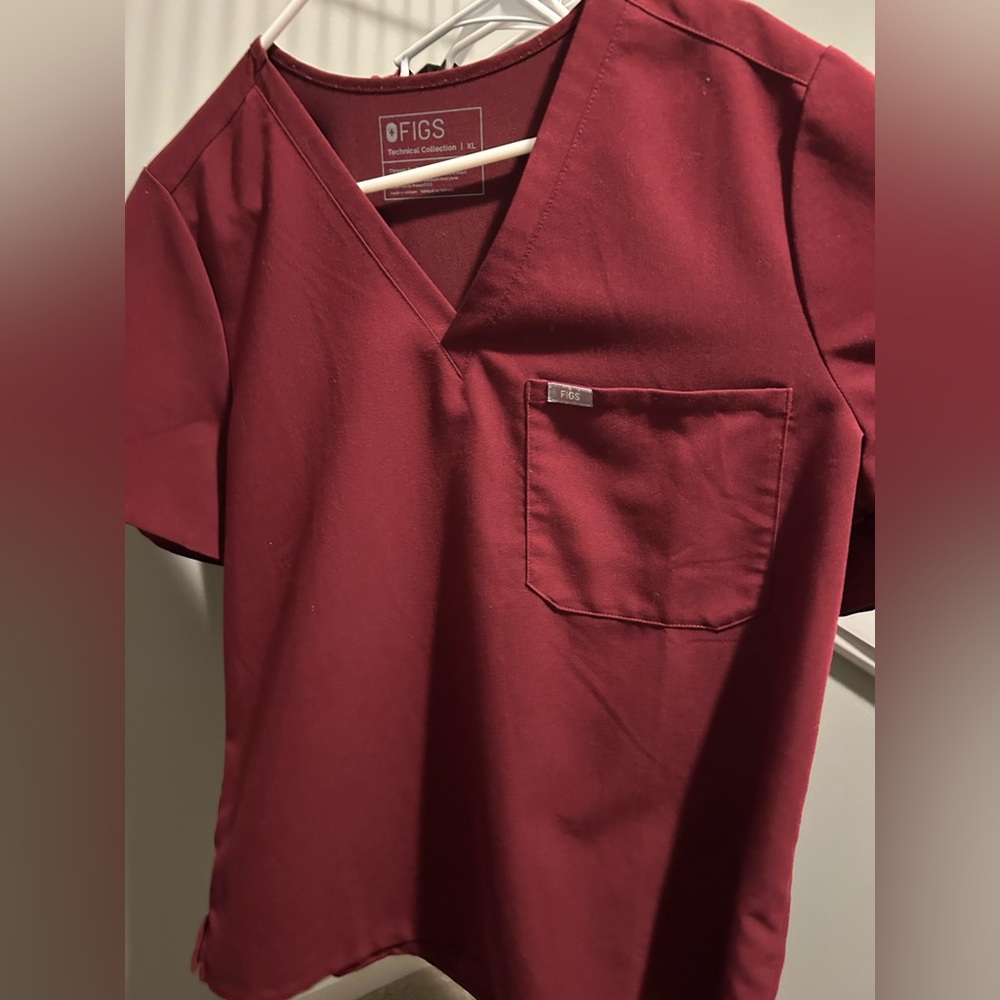 Figs XL burgundy one pocket scrub top